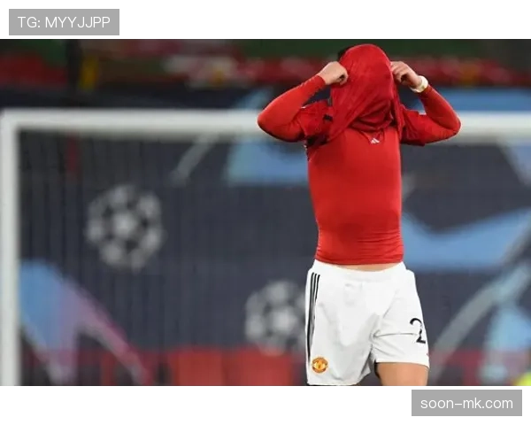 滕哈赫成功调适战术,持续提升球队表现备受关注 滕哈赫成功调适战术,持续提升球队表现备受关注