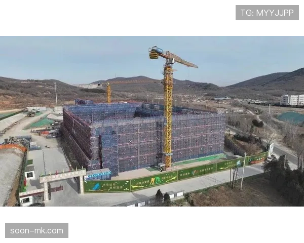 球场建设进展顺利，主体结构已封顶进入内部施工阶段