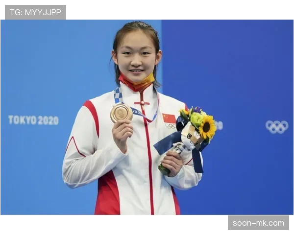 李冰洁赛后直接躺地上开手机，朋友圈全是咖啡馆自拍…这运动员生活我服